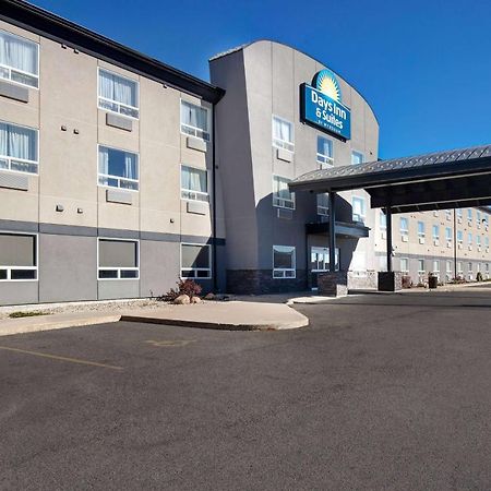 Days Inn & Suites By Wyndham Yorkton Bagian luar foto