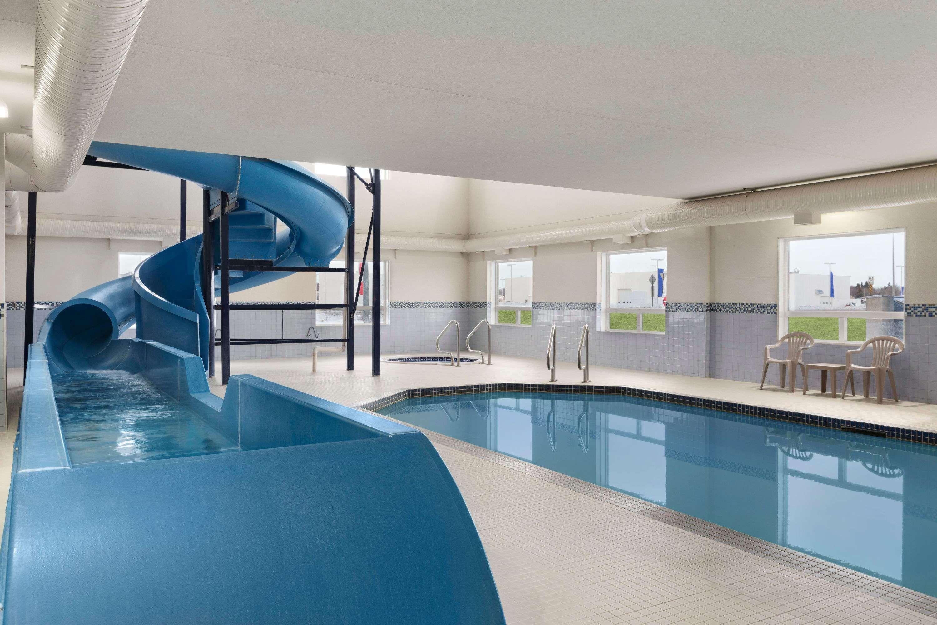Days Inn & Suites By Wyndham Yorkton Bagian luar foto