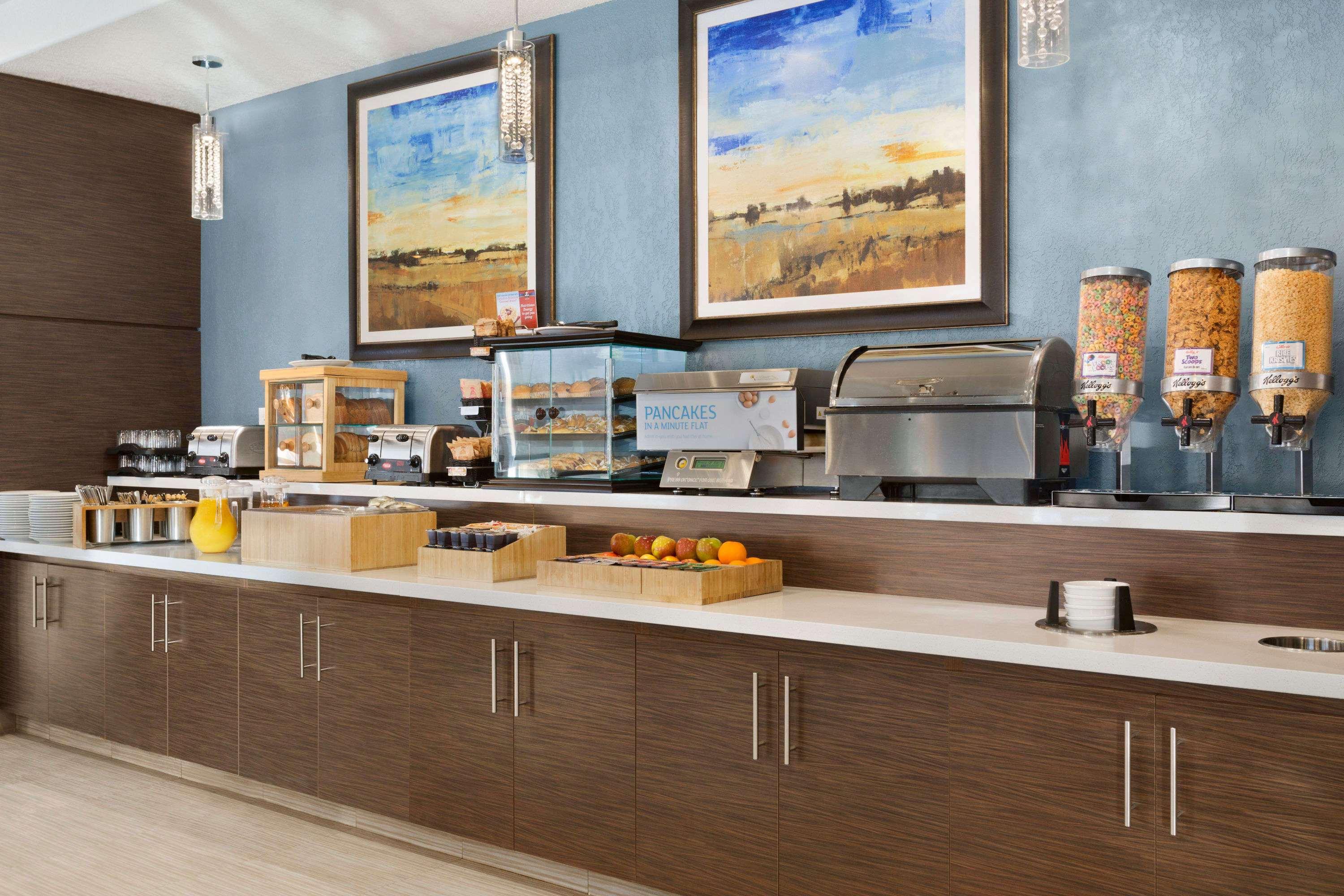Days Inn & Suites By Wyndham Yorkton Bagian luar foto