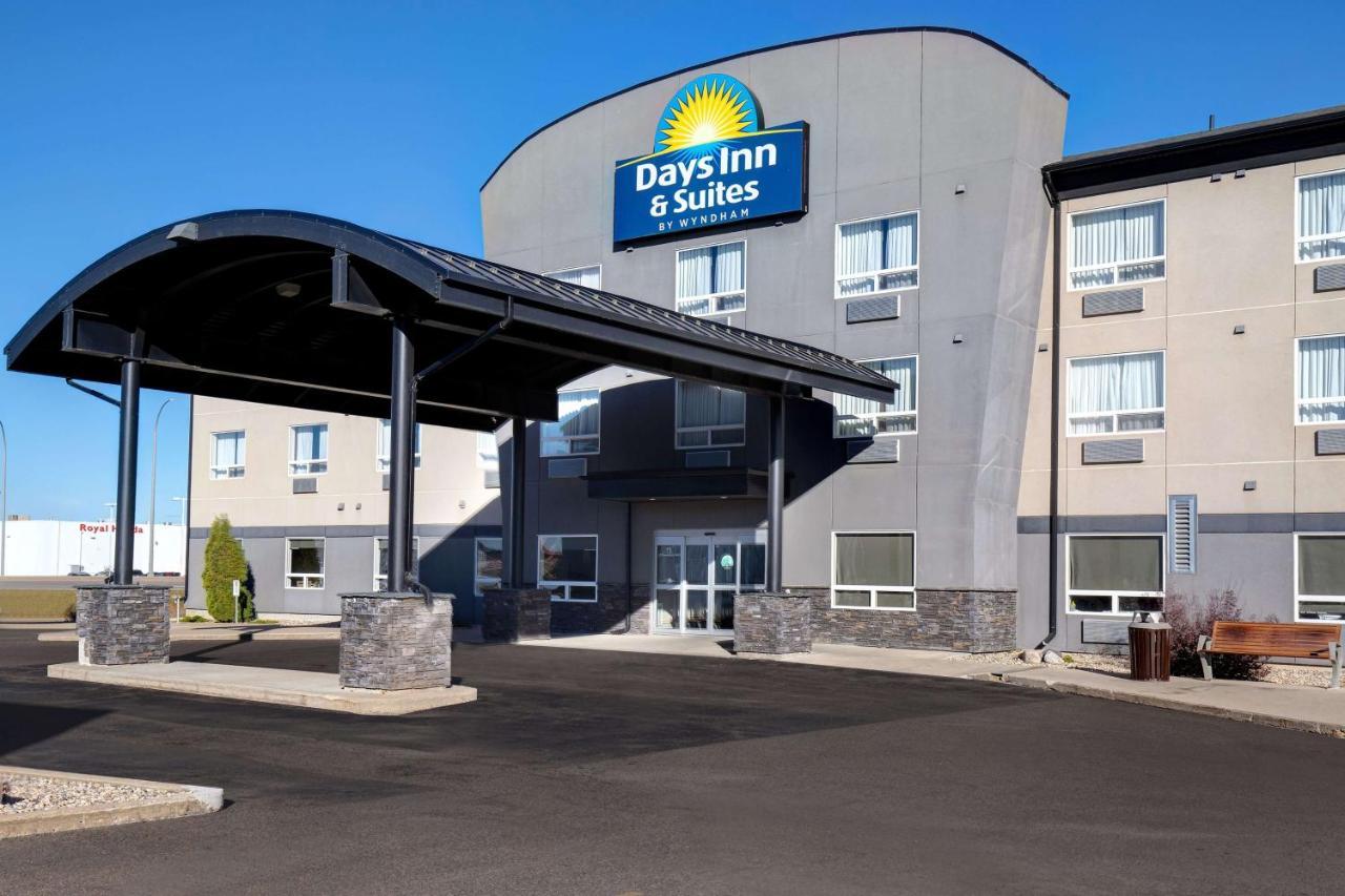 Days Inn & Suites By Wyndham Yorkton Bagian luar foto