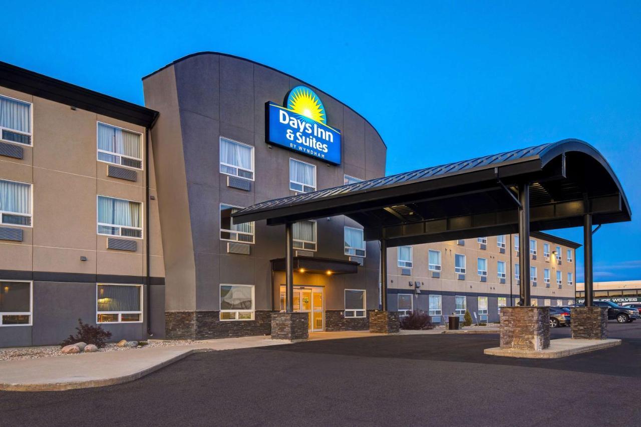 Days Inn & Suites By Wyndham Yorkton Bagian luar foto