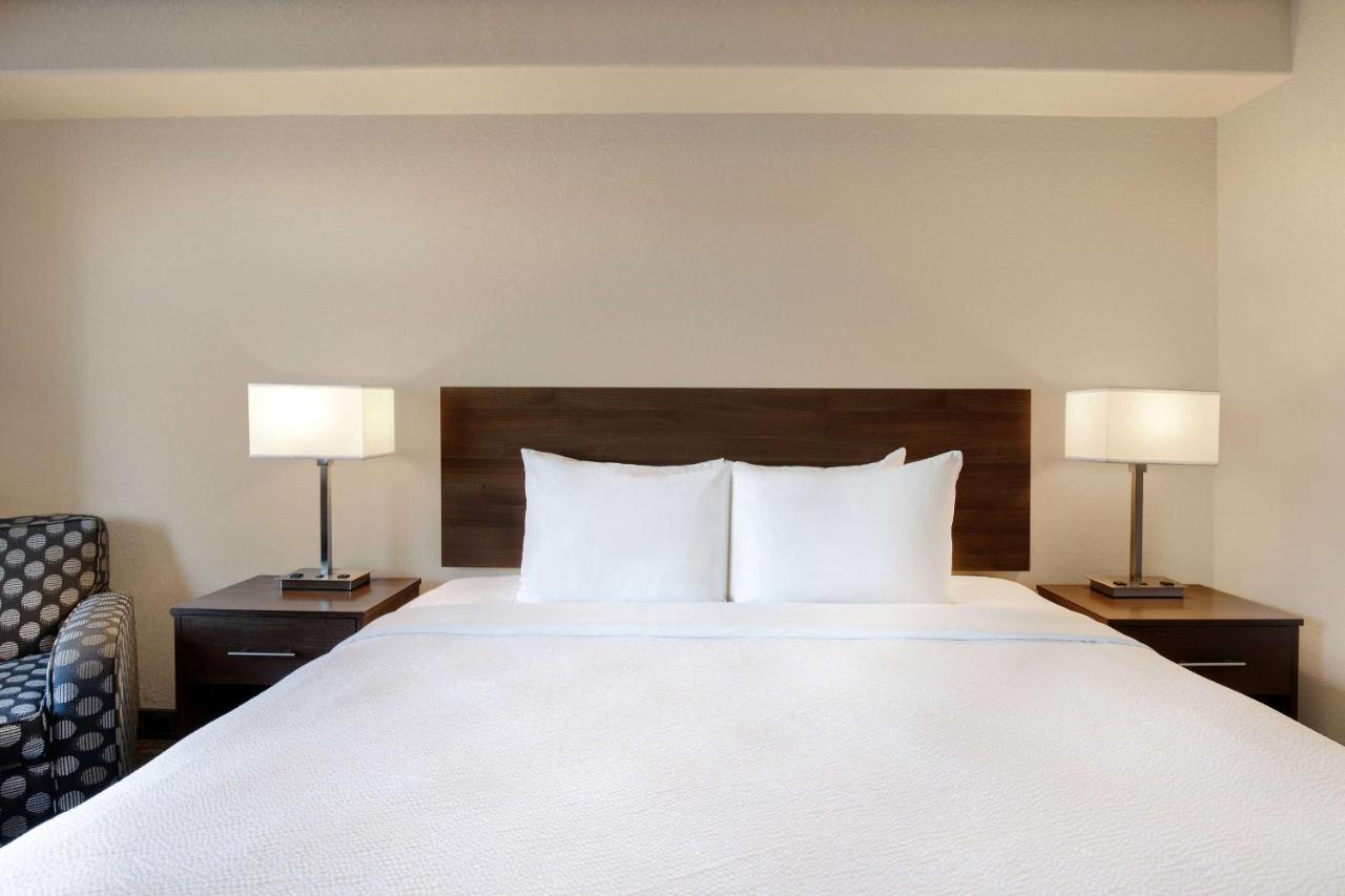 Days Inn & Suites By Wyndham Yorkton Bagian luar foto