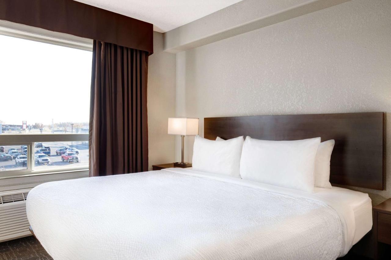 Days Inn & Suites By Wyndham Yorkton Bagian luar foto