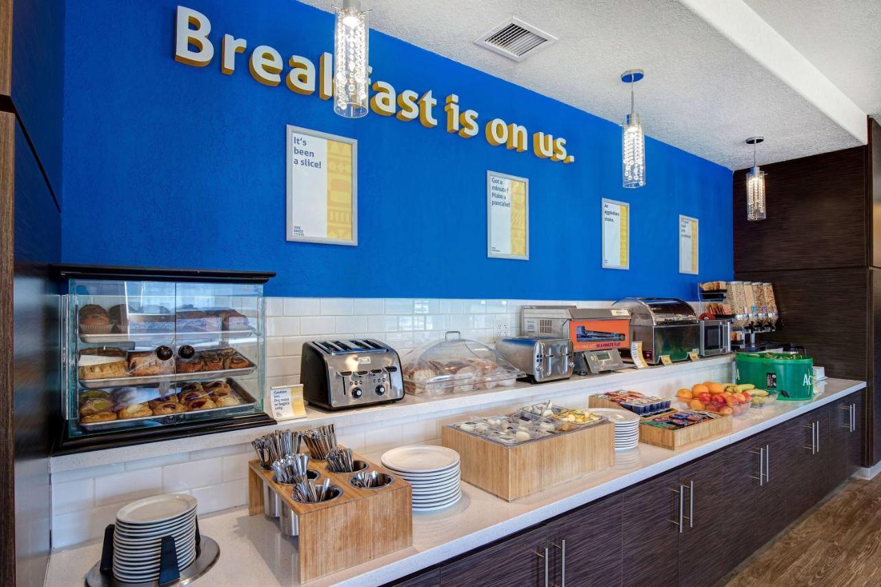 Days Inn & Suites By Wyndham Yorkton Bagian luar foto