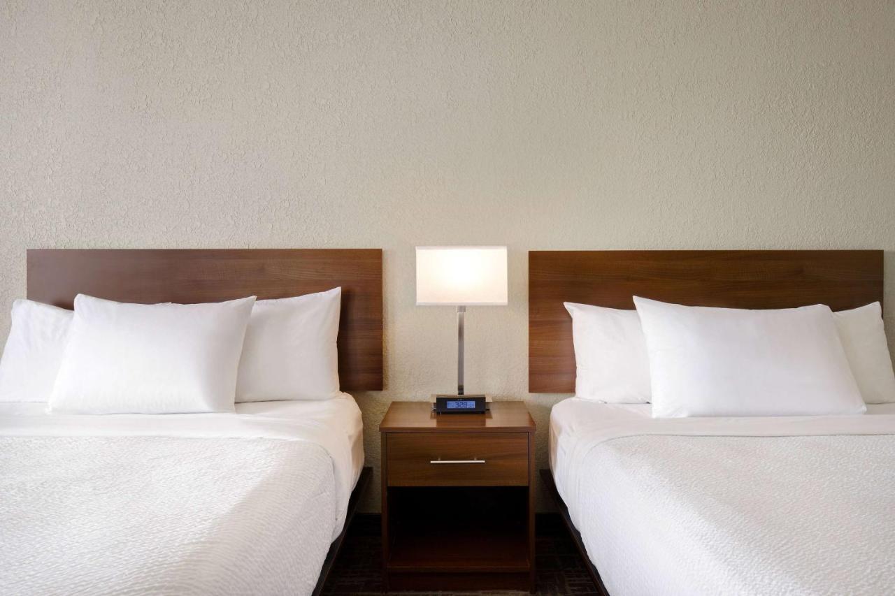Days Inn & Suites By Wyndham Yorkton Bagian luar foto