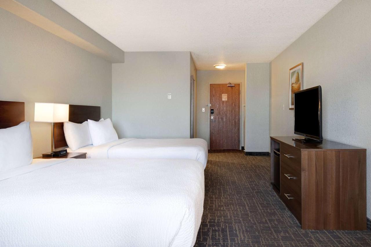 Days Inn & Suites By Wyndham Yorkton Bagian luar foto