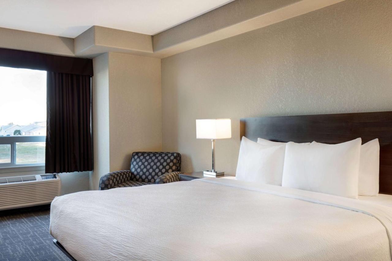 Days Inn & Suites By Wyndham Yorkton Bagian luar foto