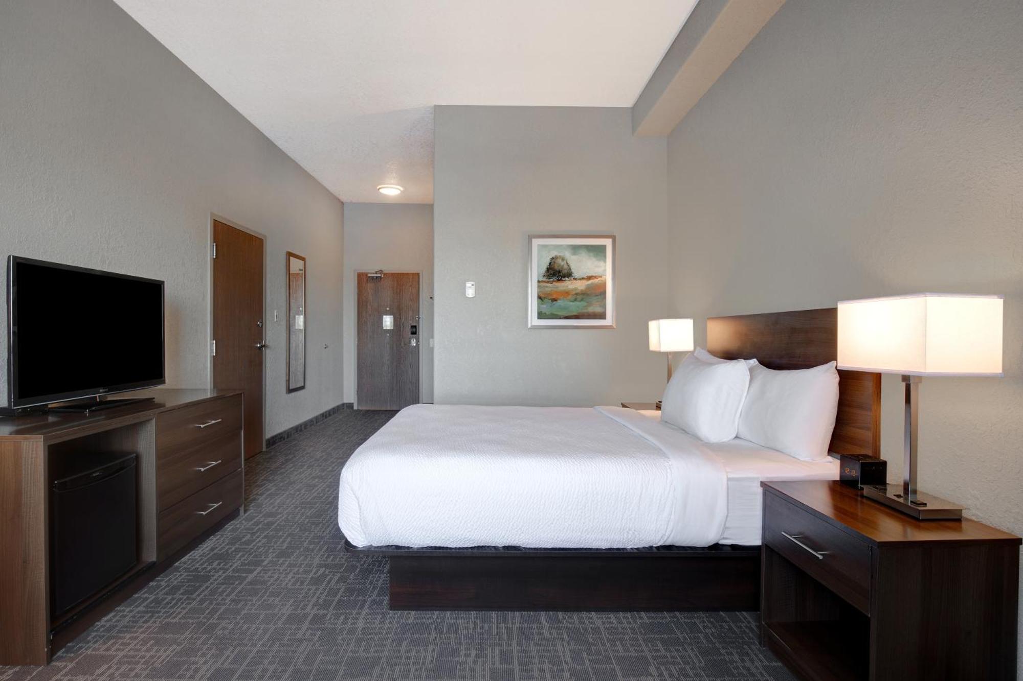 Days Inn & Suites By Wyndham Yorkton Bagian luar foto
