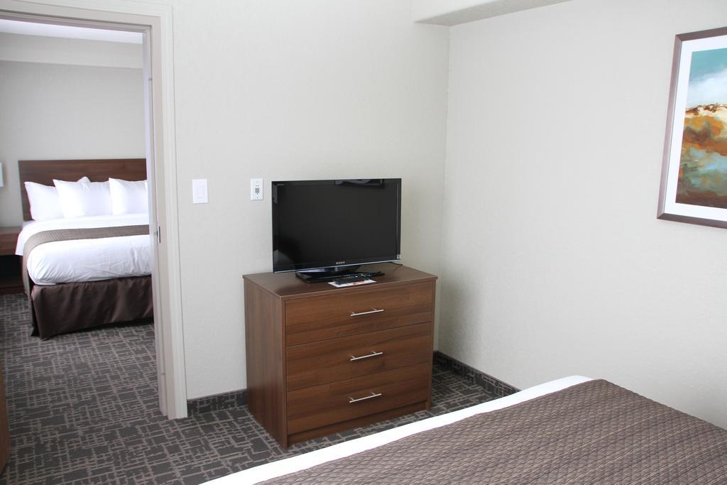 Days Inn & Suites By Wyndham Yorkton Bagian luar foto