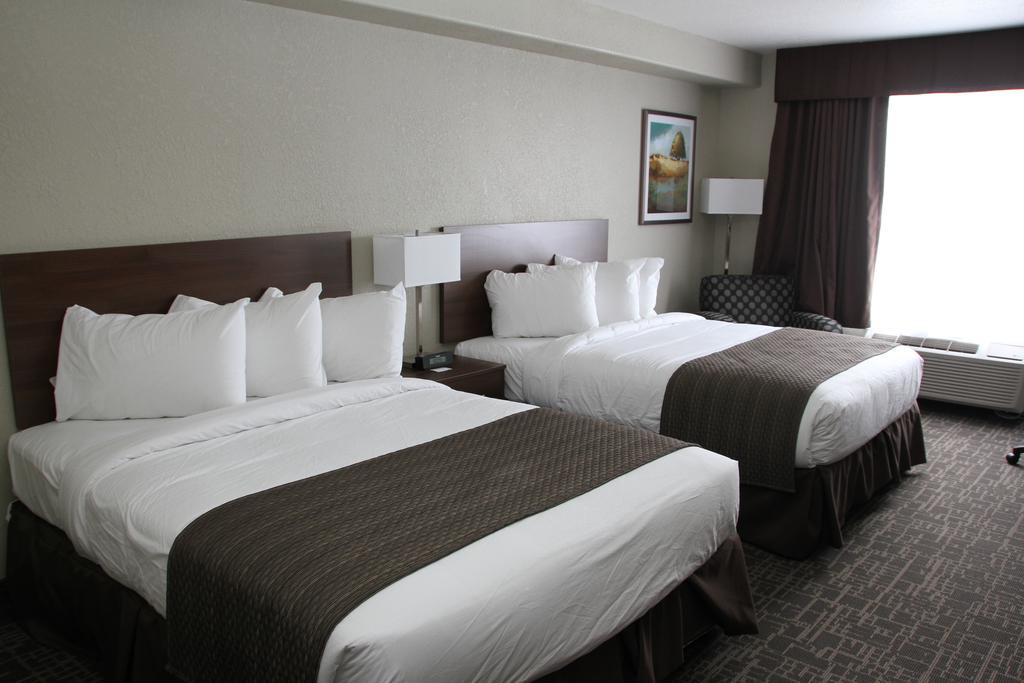 Days Inn & Suites By Wyndham Yorkton Bagian luar foto