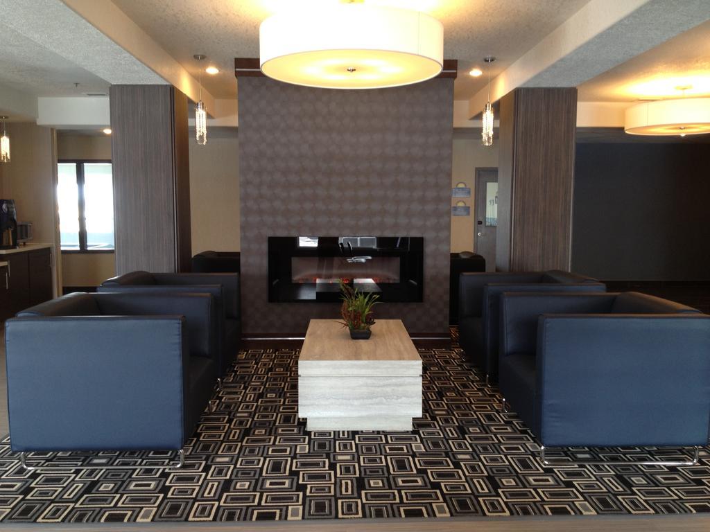 Days Inn & Suites By Wyndham Yorkton Bagian luar foto