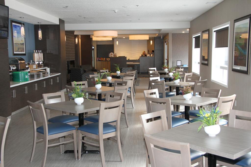 Days Inn & Suites By Wyndham Yorkton Bagian luar foto