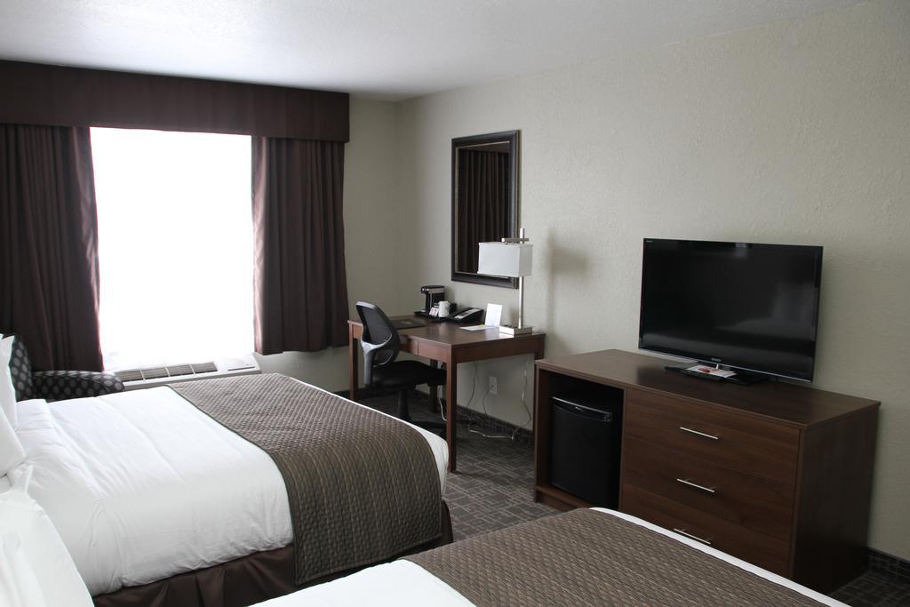 Days Inn & Suites By Wyndham Yorkton Bagian luar foto