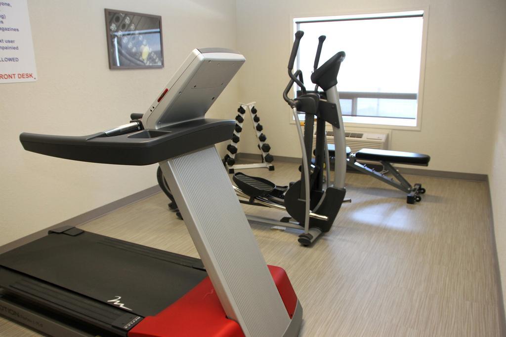 Days Inn & Suites By Wyndham Yorkton Bagian luar foto